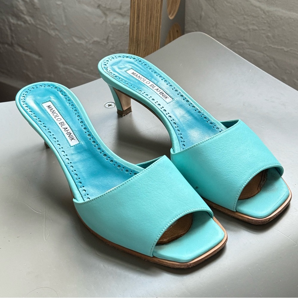 MANOLO BLAHNIK- Blue Araspemu Heeled Sandals